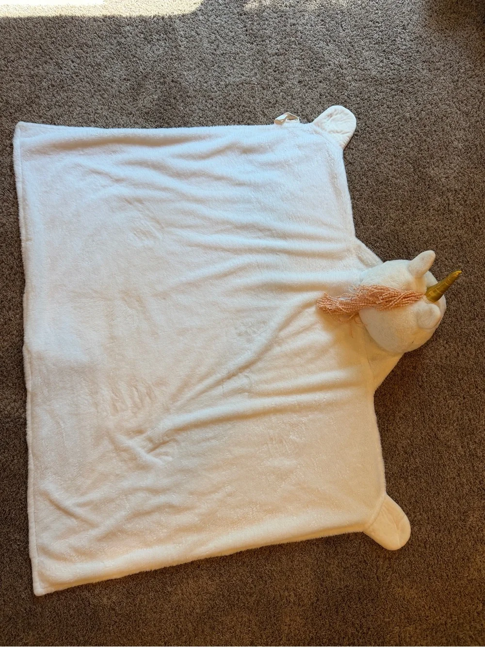 Pillowfort White Unicorn Hooded Kids Blanket Robe with Peach Mane